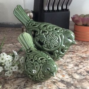 Pair of ceramic birds NO chips/cracks